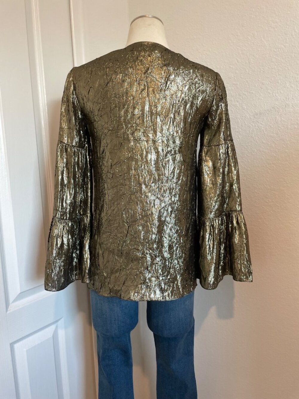 Michael Kors Collection Resort 2019 Runway Bell-Sleeve Crushed-Lame Peasant Top - Picture 8 of 14